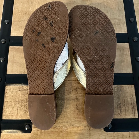 Tory Burch Gold Sandals Elegant Design - Picture 2 of 3